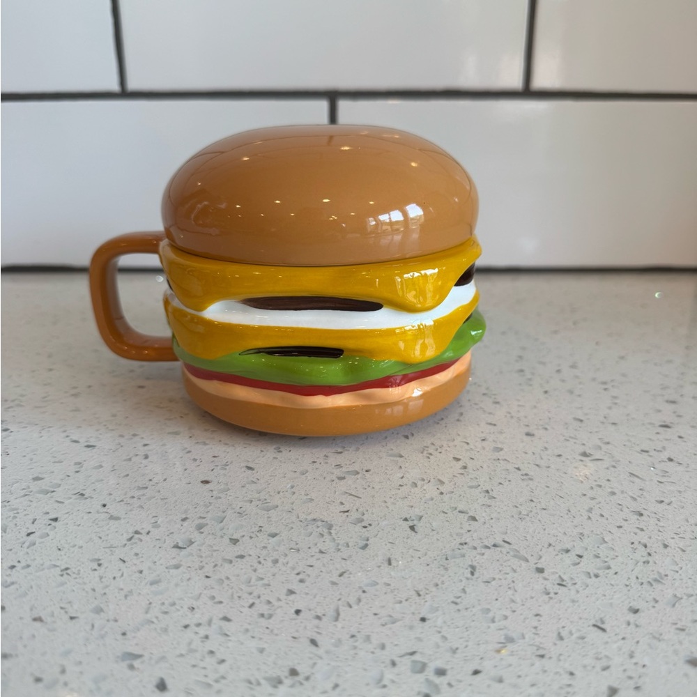 🍔 In-N-Out Burger “Double-Double” Shaped Mug w/ Lid – NWOT Souvenir